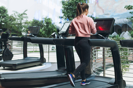 功贡献了关 功贡献了关